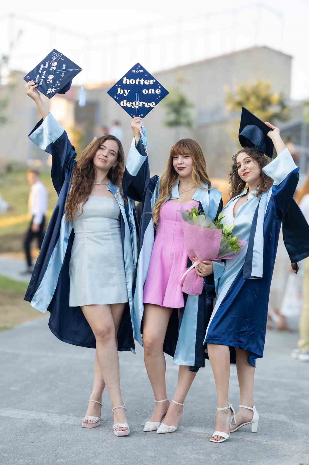 yasar universitesinde mezuniyet coskusu 4 ijgvg98m