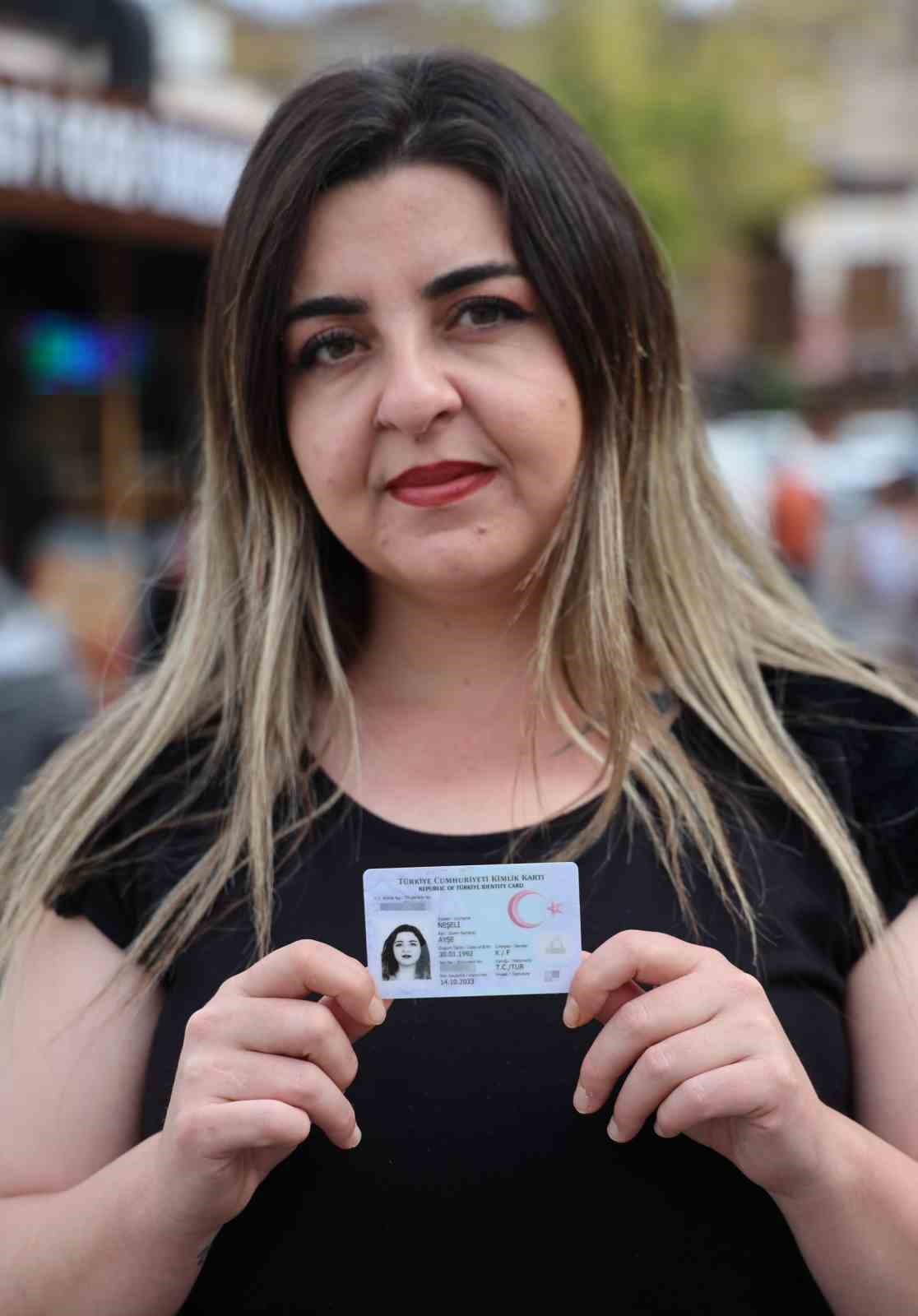 yasarken oldu dedikleri genc kadin 34 yil sonra gercek kimligine kavustu 4