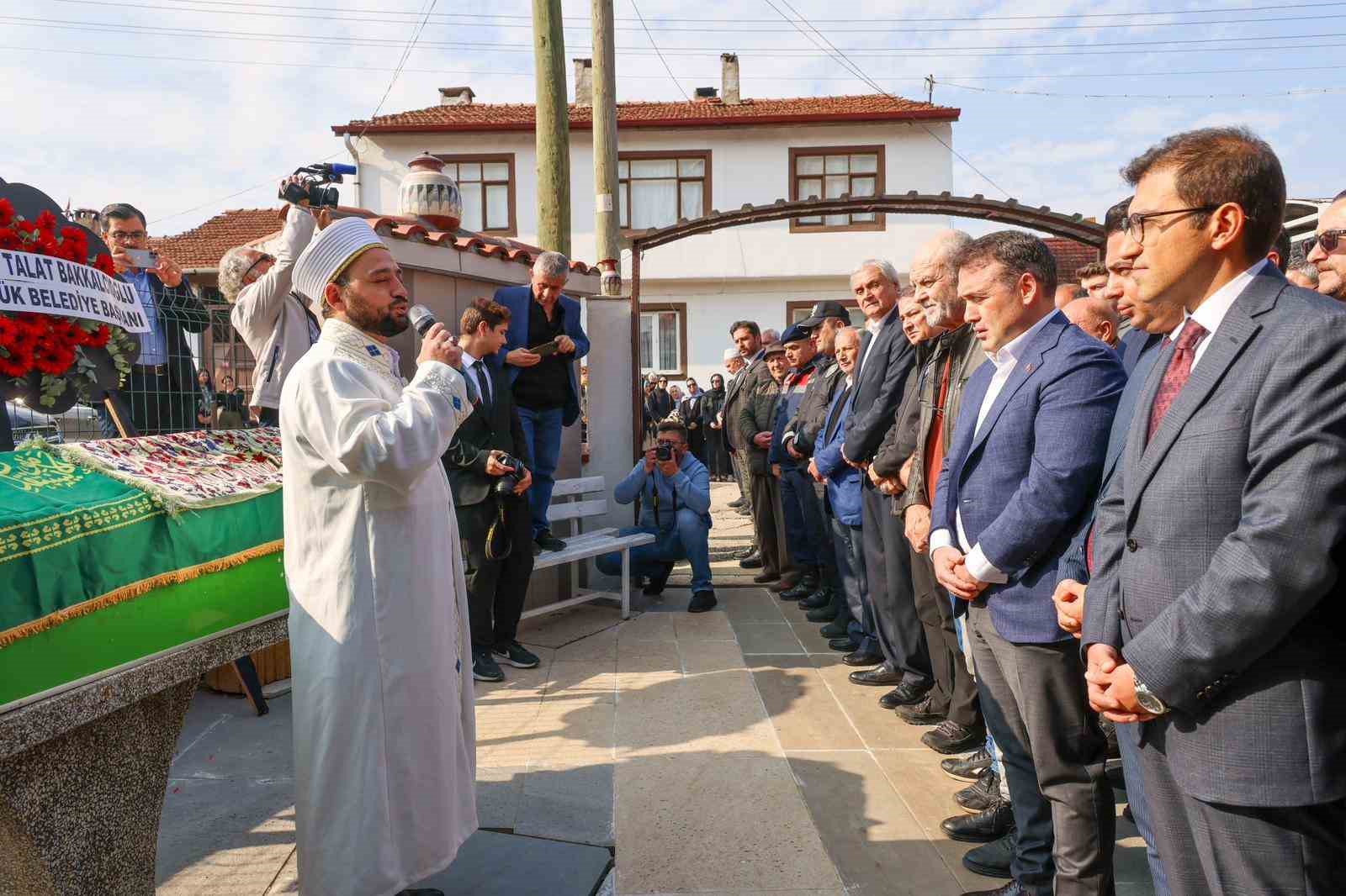 ’Yaşayan İnsan Hazineleri’ ödüllü Salim Yaşar son yolculuğuna uğurlandı 6 yasayan insan hazineleri odullu salim yasar son yolculuguna ugurlandi 2 qBMzvKPg