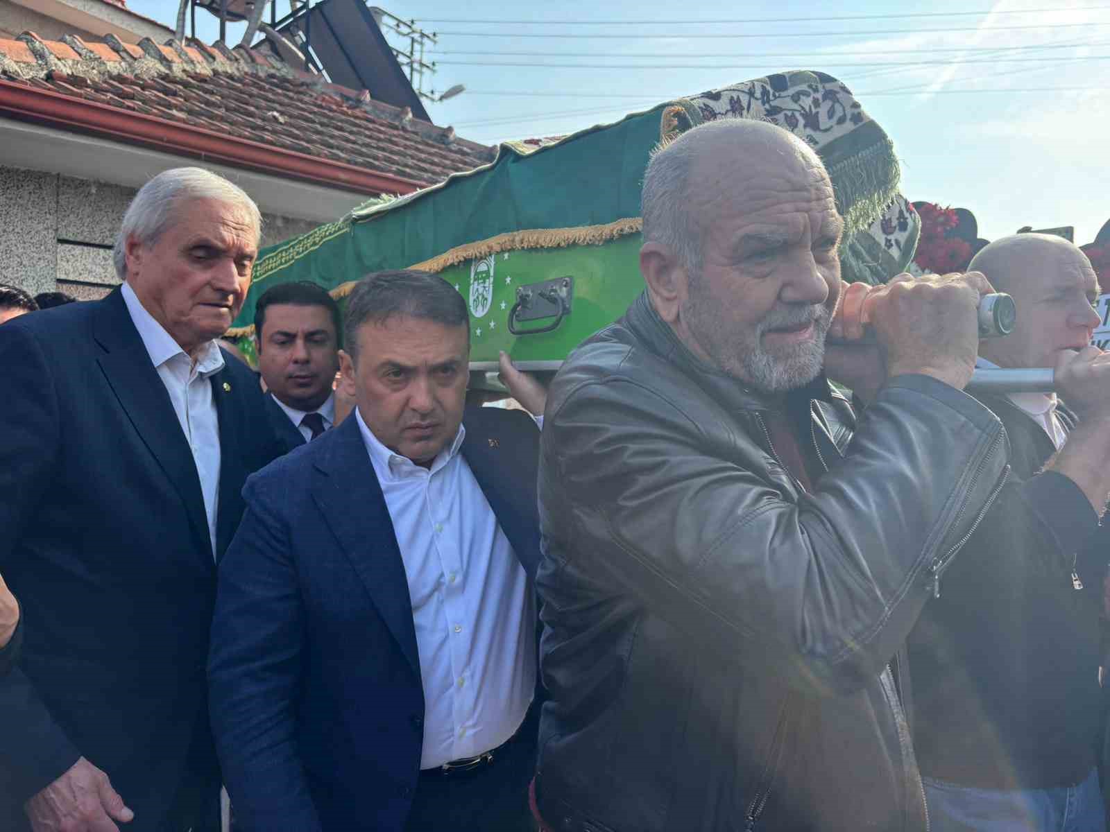 ’Yaşayan İnsan Hazineleri’ ödüllü Salim Yaşar son yolculuğuna uğurlandı 7 yasayan insan hazineleri odullu salim yasar son yolculuguna ugurlandi 3 HWgH8MAB