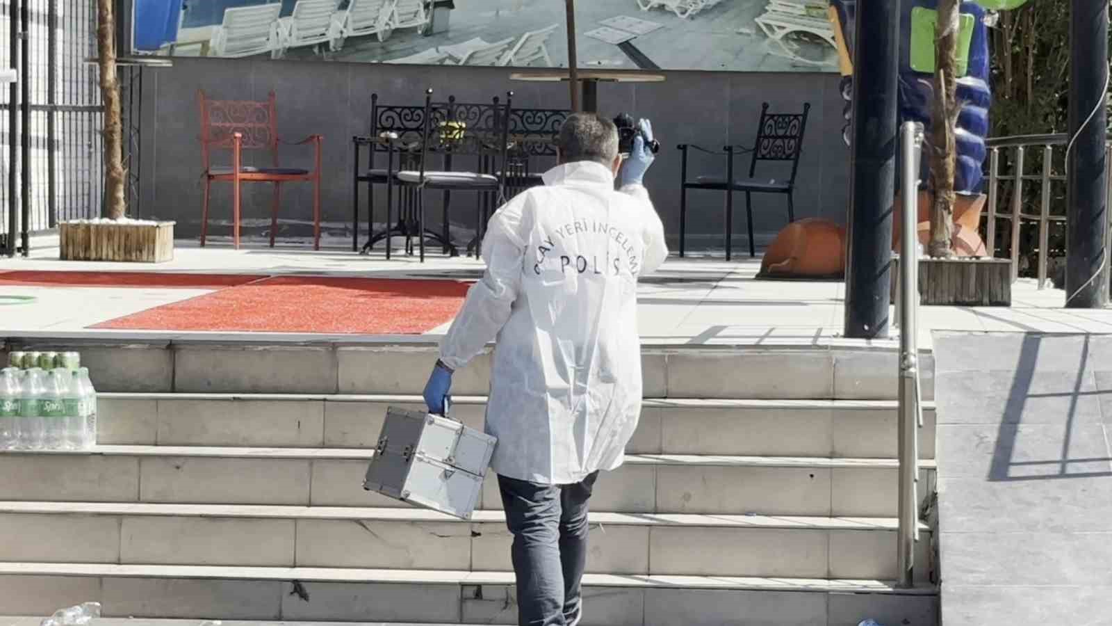 Yaşı küçük temizlikçi havuz kaydırağından düşüp ağır yaralandı 5 yasi kucuk temizlikci havuz kaydiragindan dusup agir yaralandi 1 8t9rcJAd