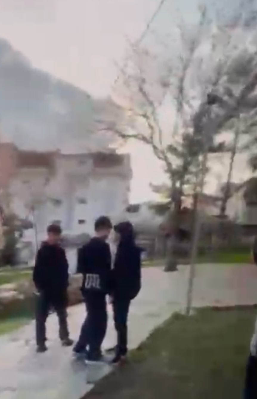 yasitini bicakla agir yaralayan cocuk saldiri anini da kayda aldirdi 0 8kteVwCJ