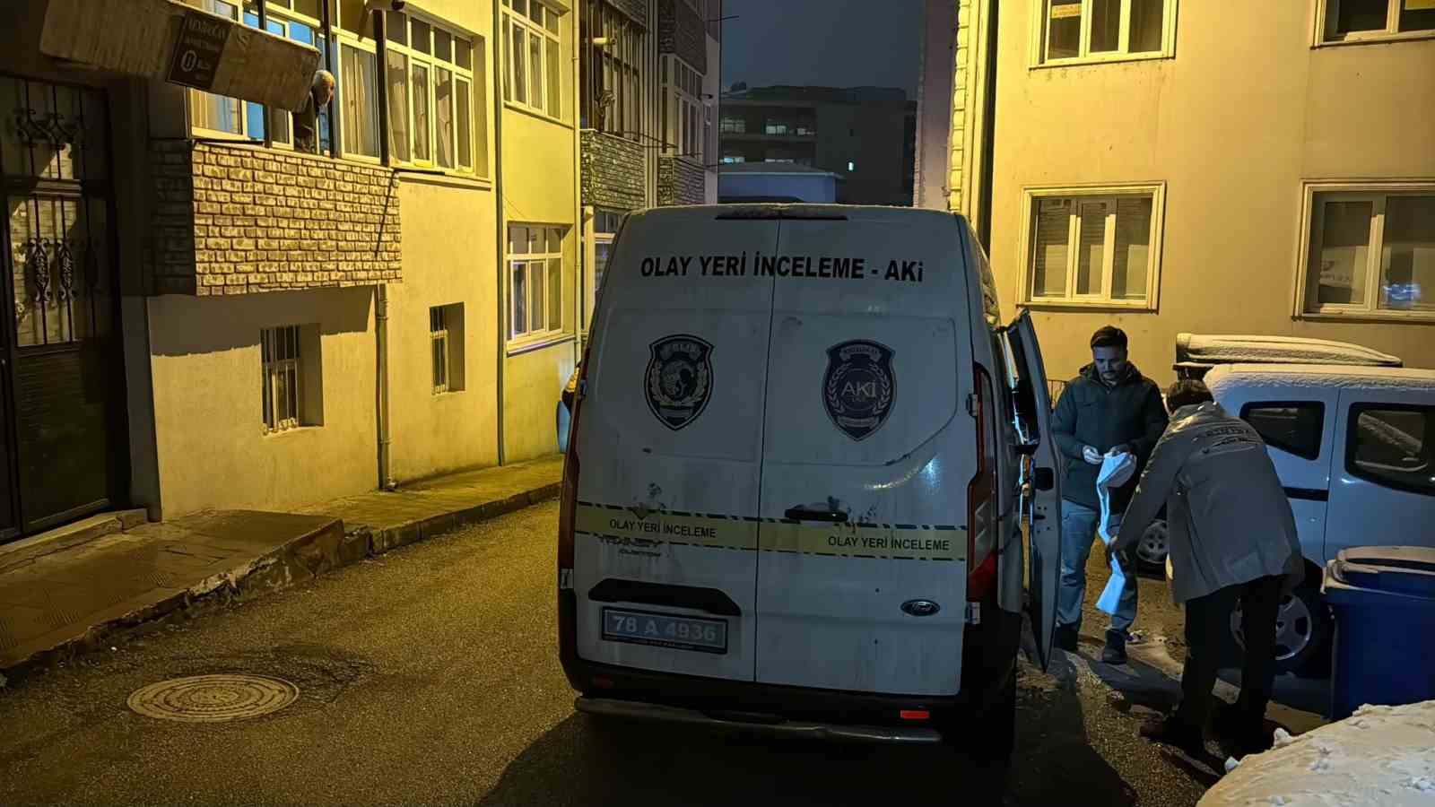 yasli adam apartmanin merdiven boslugunda olu bulundu 1