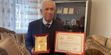 yasli-adam-son-birikimi-olan-10-cumhuriyet-altinini-jandarmaya-bagisladi-2DJ9U6ex.jpg