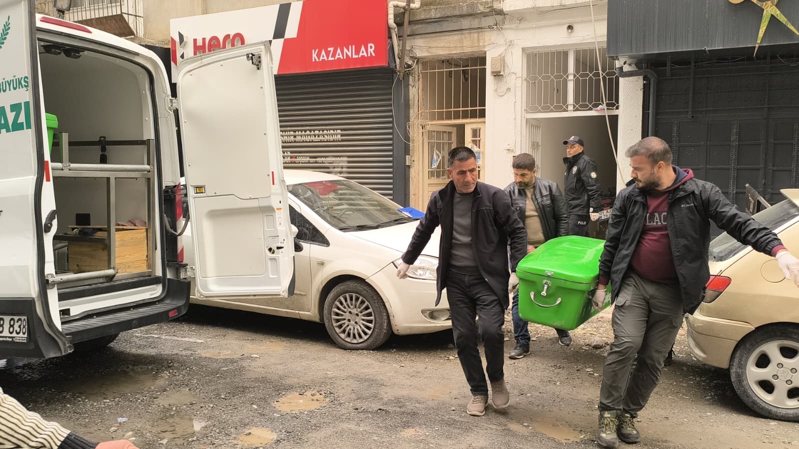 yasli adam yalniz yasadigi evde bicaklanarak olduruldu 0 n44cearM
