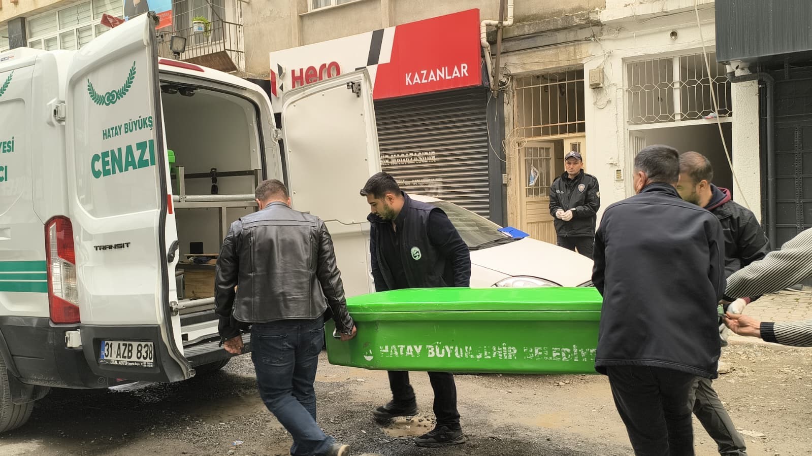 yasli adam yalniz yasadigi evde bicaklanarak olduruldu 1