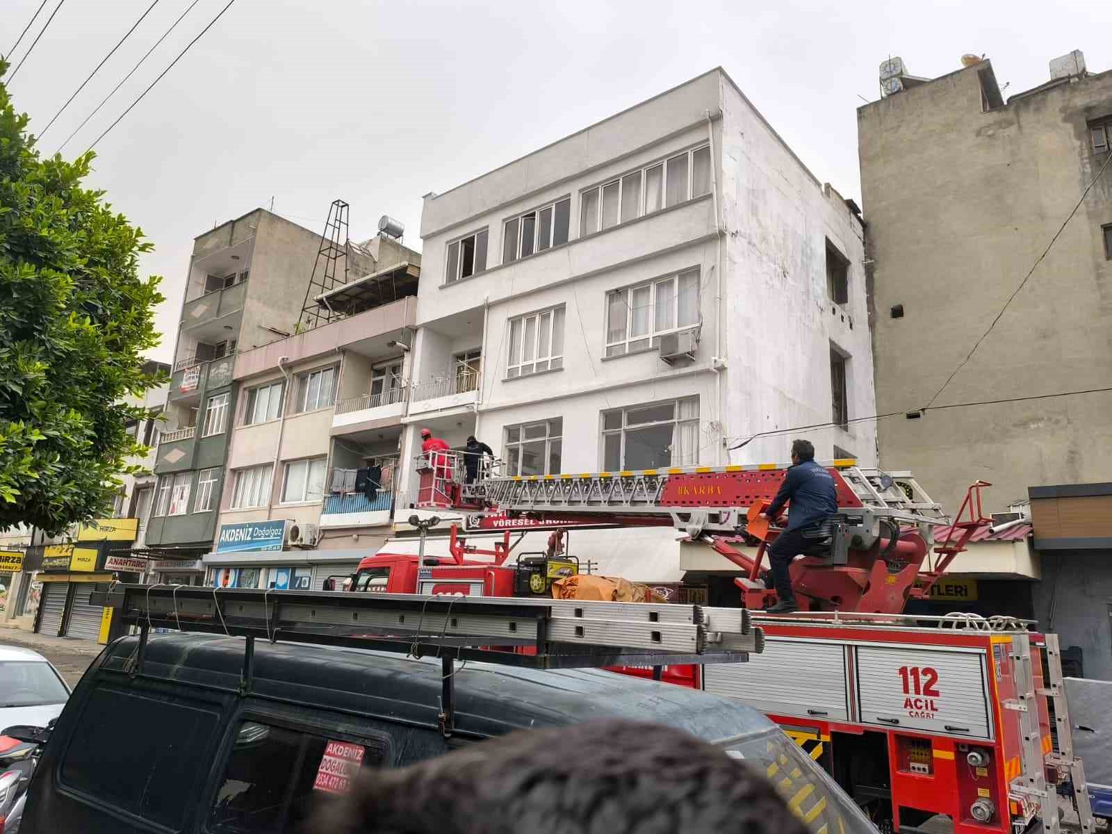 yasli adam yalniz yasadigi evde bicaklanarak olduruldu 3 c9rmsPdS