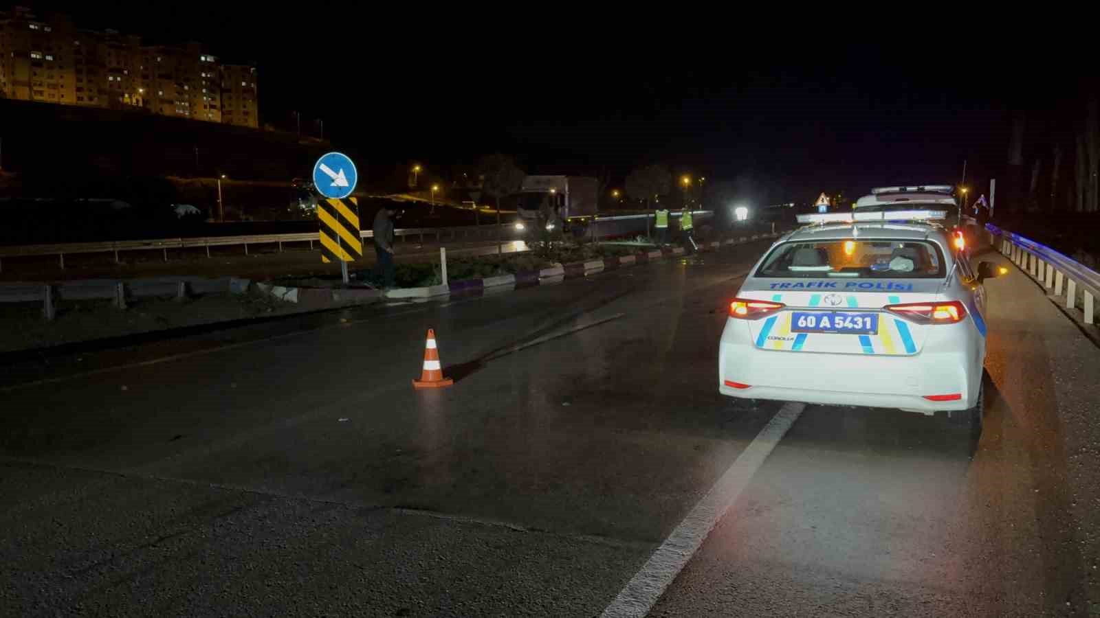 yasli adam yolun karsisina gecmek isterken canindan oldu 1 gkNEyXwe