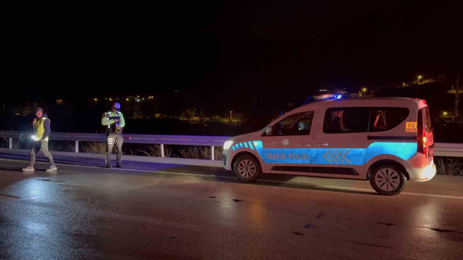 yasli adam yolun karsisina gecmek isterken canindan oldu 2 k1c7aafO