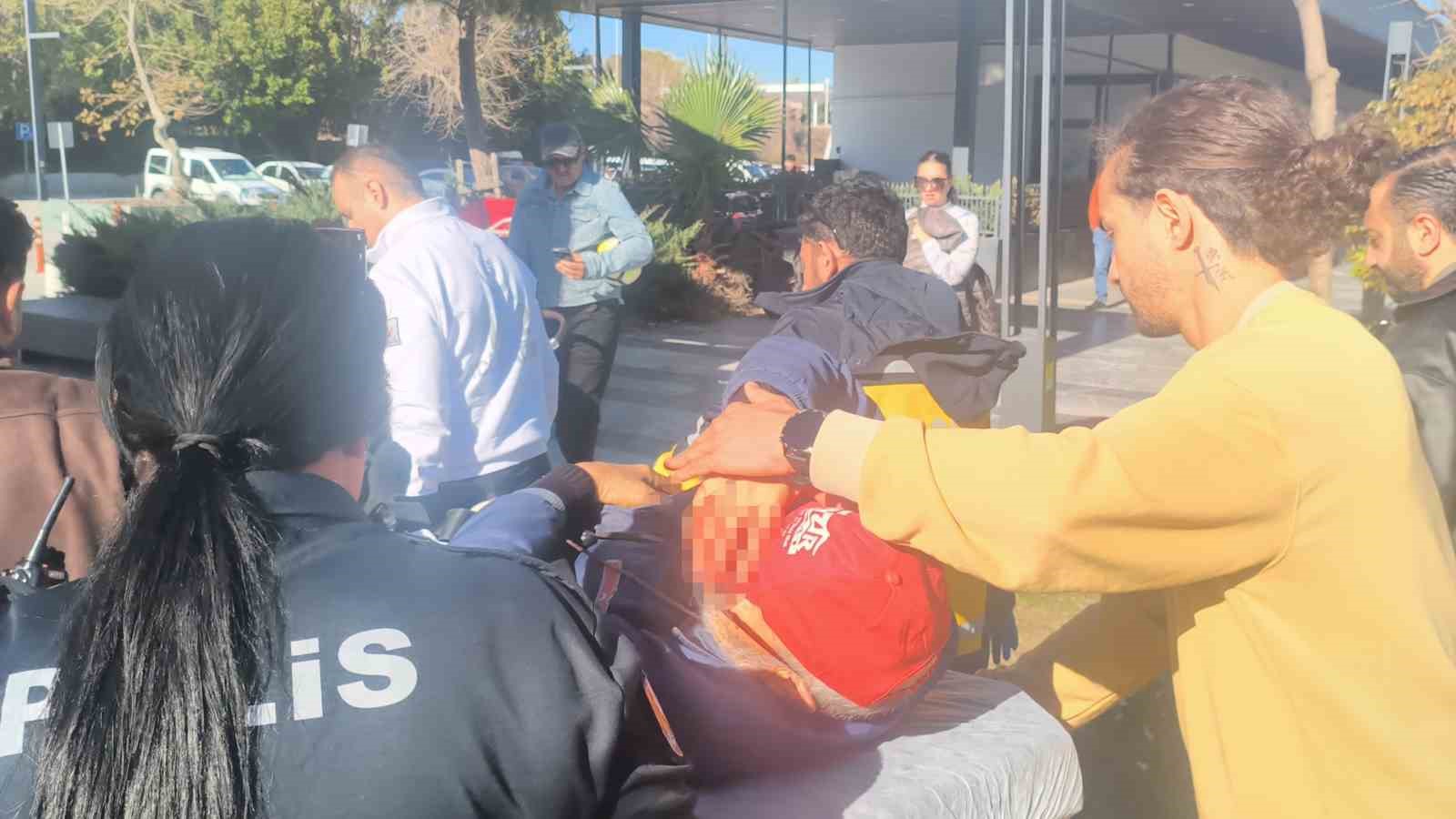yasli adami neden selam almiyorsun diyerek bacagindan bicakladilar 2 TrkqYUGU