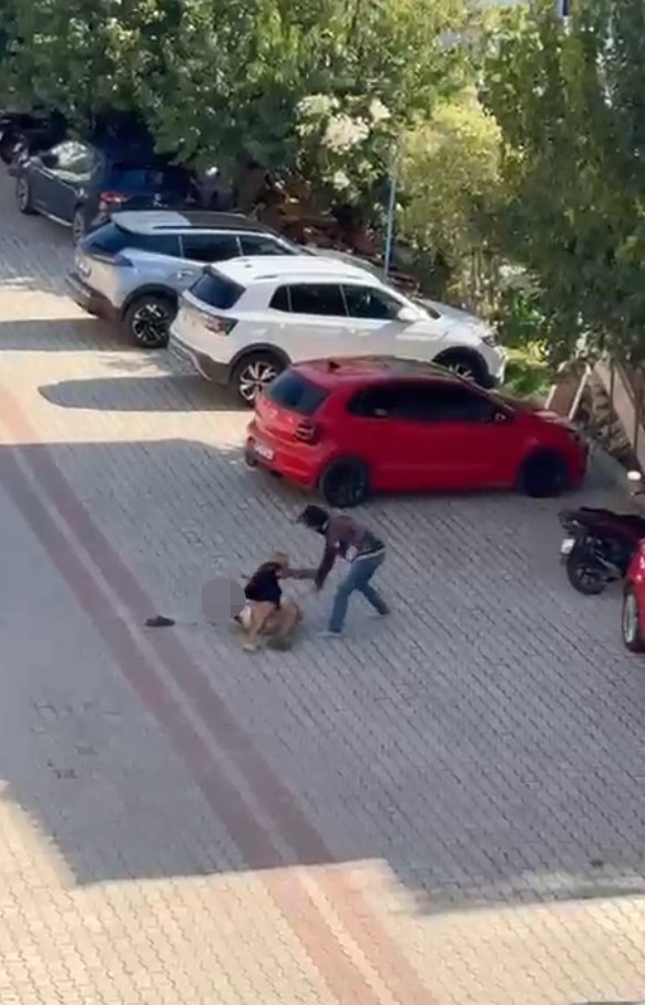 yasli adami sokak ortasinda defalarca bicaklayip oldurdu o anlar kamerada 1 yTCtsqTX