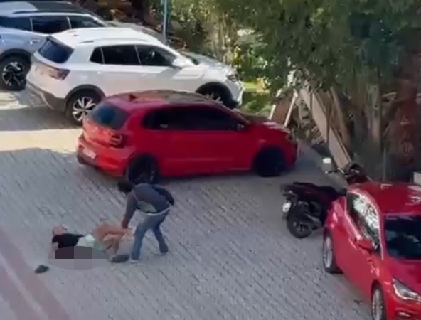 yasli-adami-sokak-ortasinda-defalarca-bicaklayip-oldurdu-o-anlar-kamerada-ygQmCZ8p.jpg