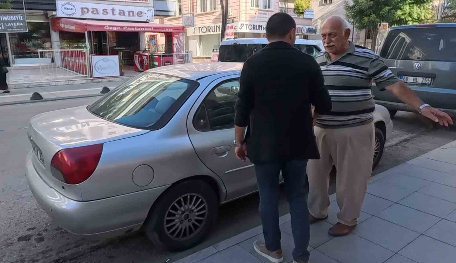 yasli adamin park yerini unuttugu aracini polis 2 dakikada buldu 1 15BXfQJu