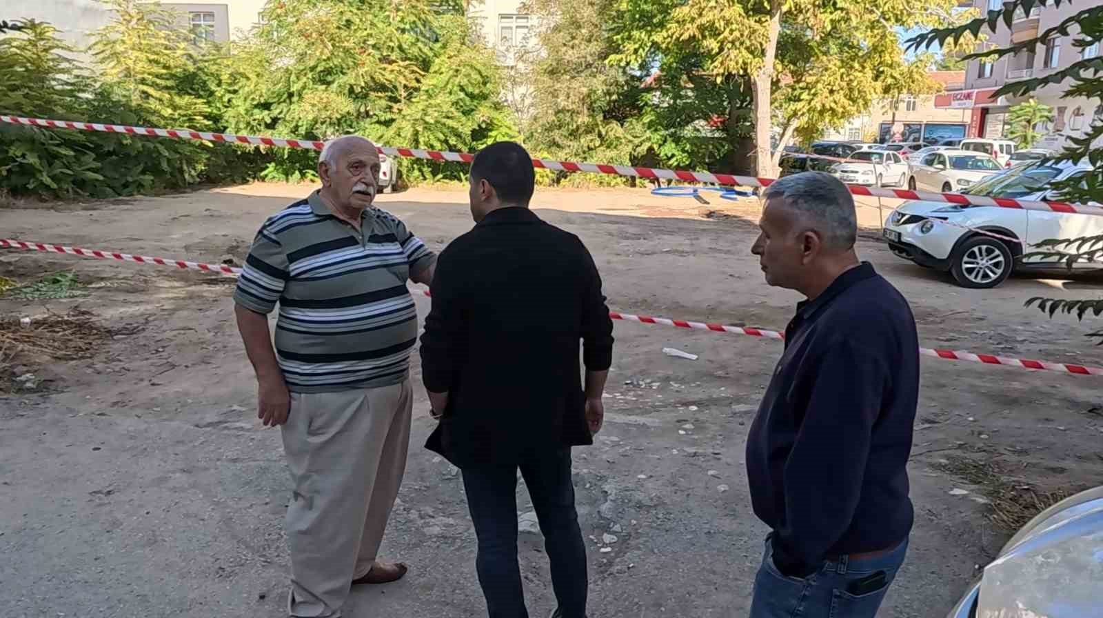 yasli adamin park yerini unuttugu aracini polis 2 dakikada buldu 3 ie948REj