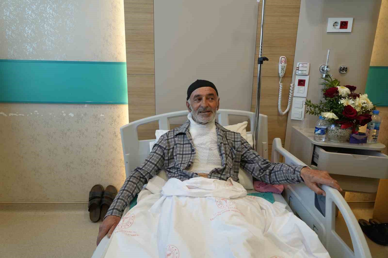 yasli adamin tamir inadi kotu bitti borudan fiskiran suyla hastanelik oldu 2 4hzVU9NY