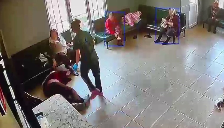 yasli bakim merkezinde skandal goruntuler hastaya siddet ve tukurme kamerada 2 k5OKTkTl