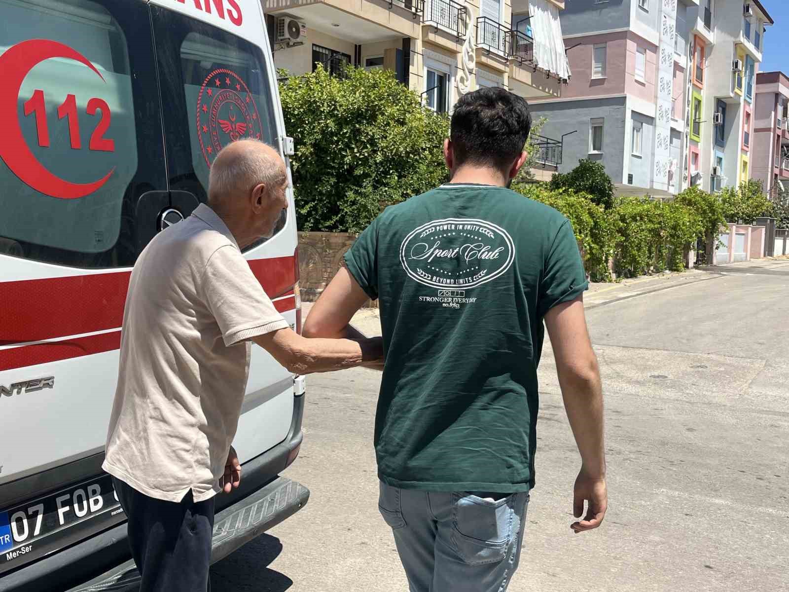 Yaşlı çift alevlerin sardığı evden komşuların uyarısıyla çıktı 9 yasli cift alevlerin sardigi evden komsularin uyarisiyla cikti 5 KKPAdgFG