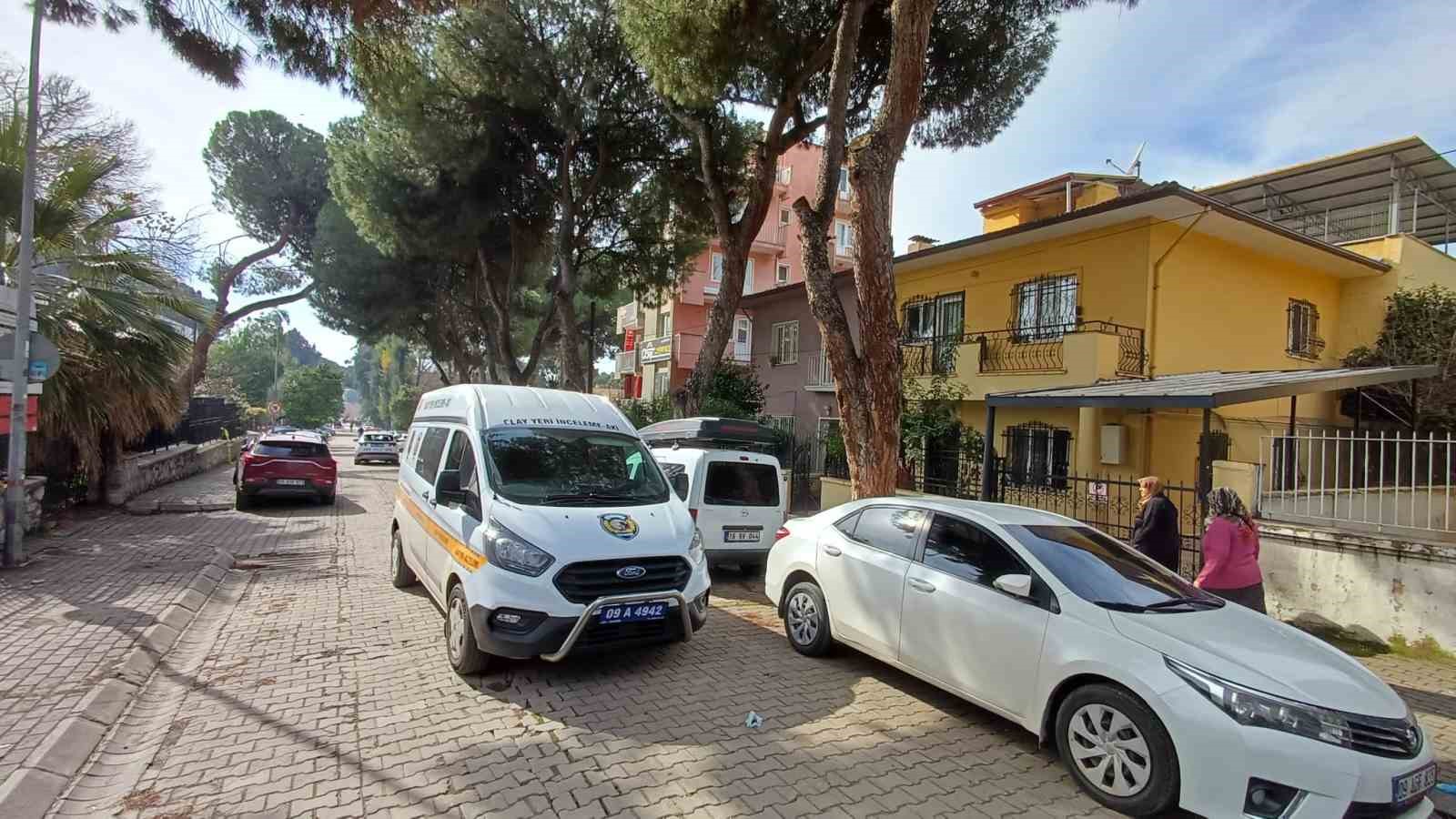 yasli cift evinde bicaklanarak oldurulmustu evde bos altin keseleri bulundu 1 gk6vmmsa