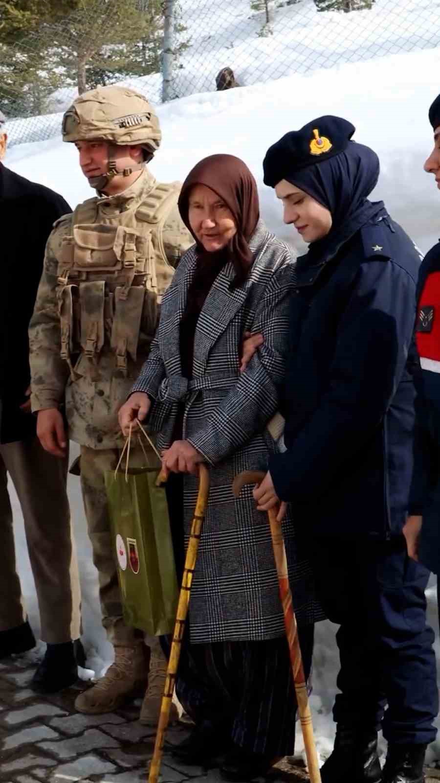 Yaşlı kadın elleriyle ördüğü çorapları iki yıldır Mehmetçiğe gönderiyor 8 yasli kadin elleriyle ordugu coraplari iki yildir mehmetcige gonderiyor 4
