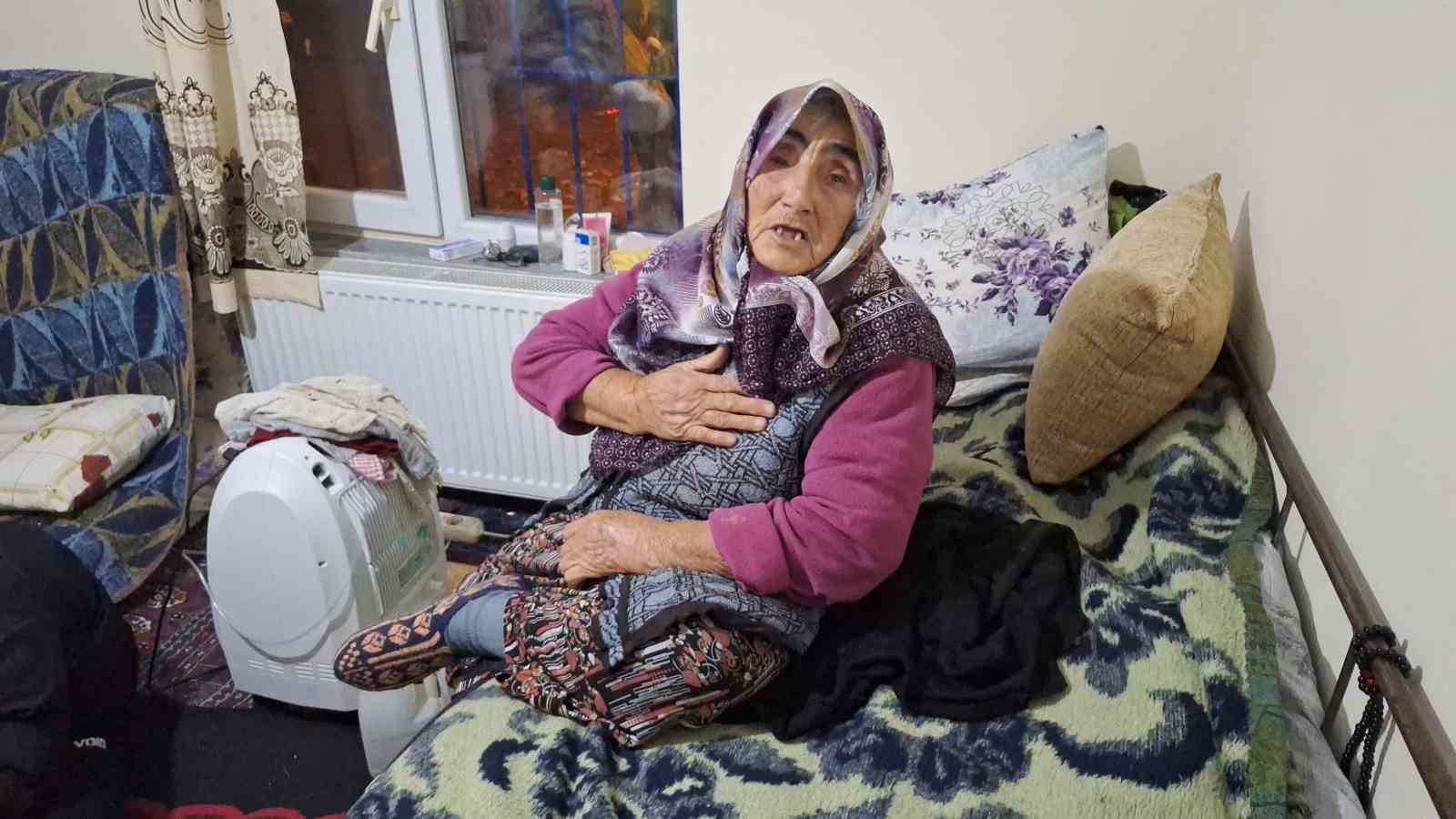 yasli kadin engelli ogluna 61 yildir bebek gibi bakiyor azmiyle ornek oluyor 6 EXhdUdzk