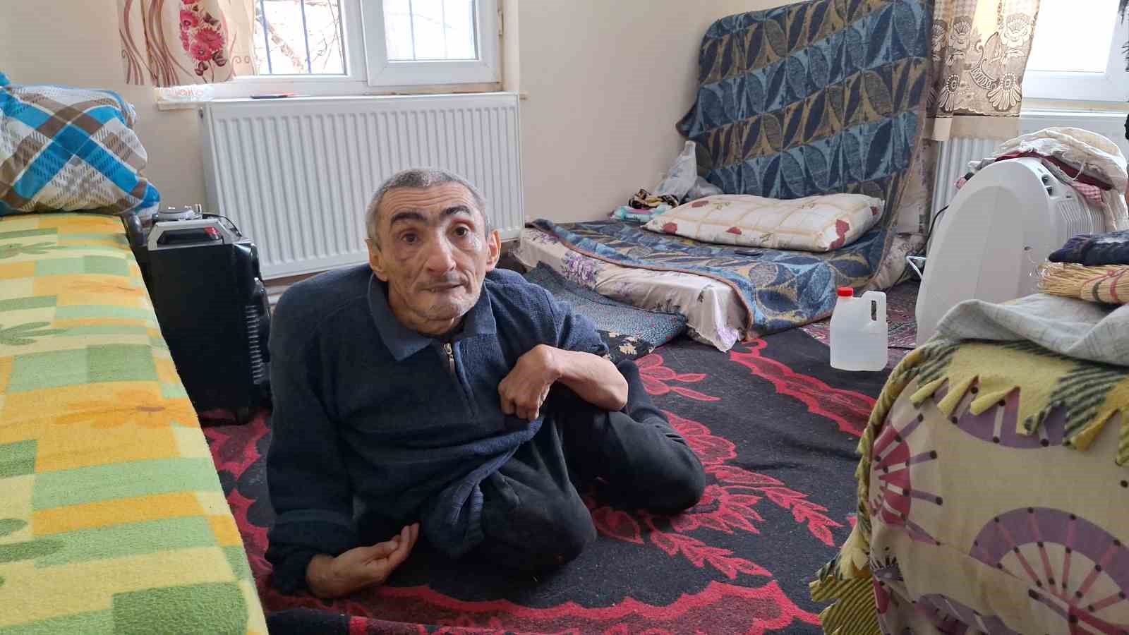 yasli kadin engelli ogluna 61 yildir bebek gibi bakiyor azmiyle ornek oluyor 8 t9eXZLL8