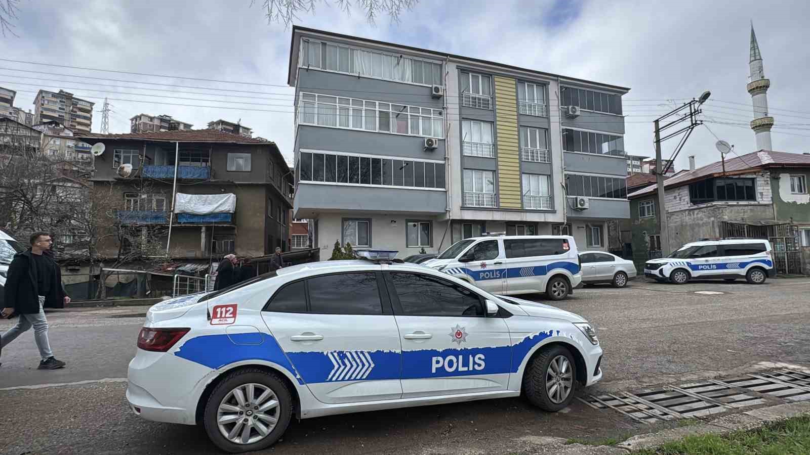 Yaşlı kadın evinde ölü bulundu 5 yasli kadin evinde olu bulundu 1 rYuOKjbz