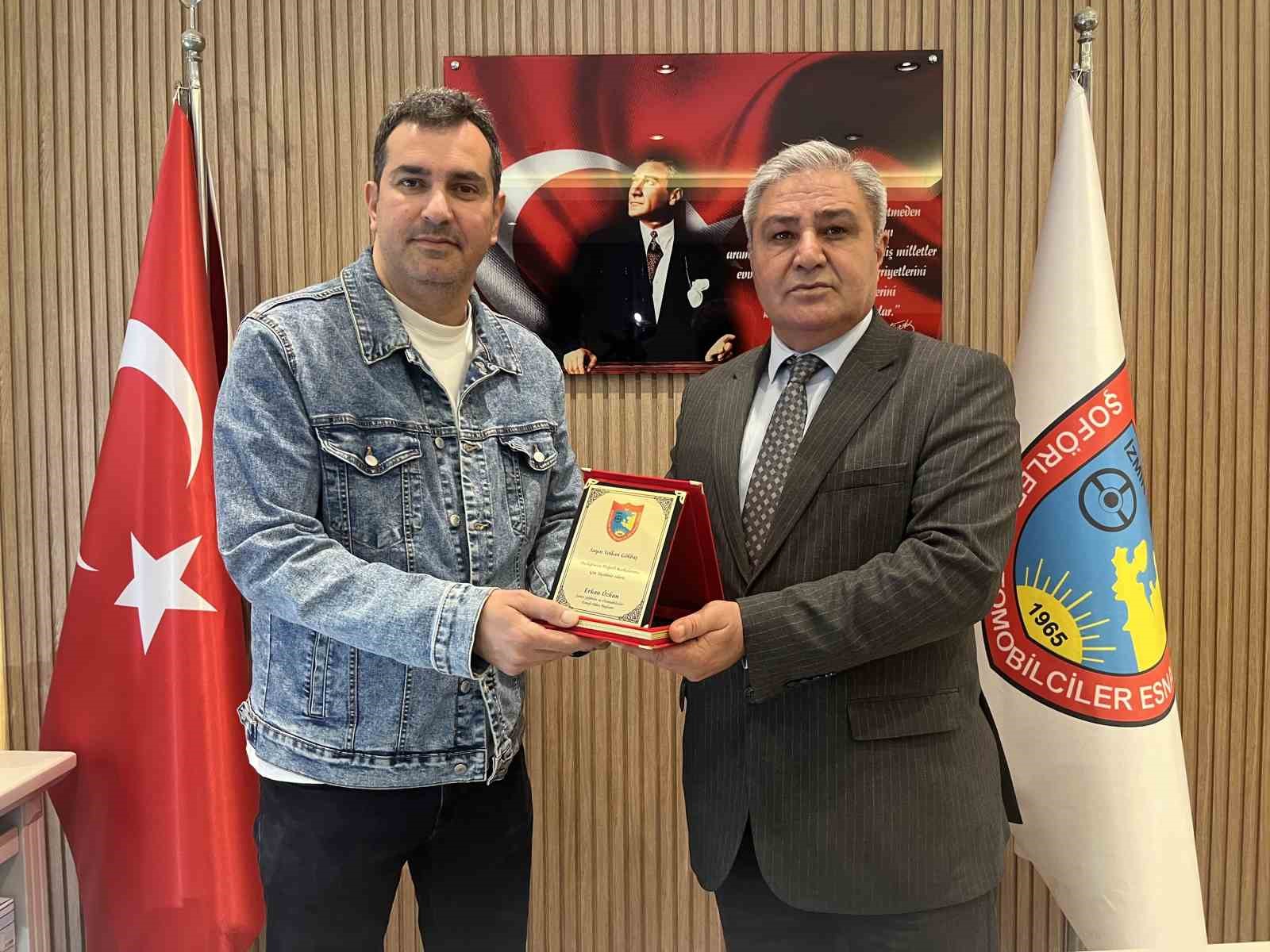 yasli kadin evinin yolunu kaybetti yardimsever taksici ailesine kavusturdu 2 zuZMGlbP