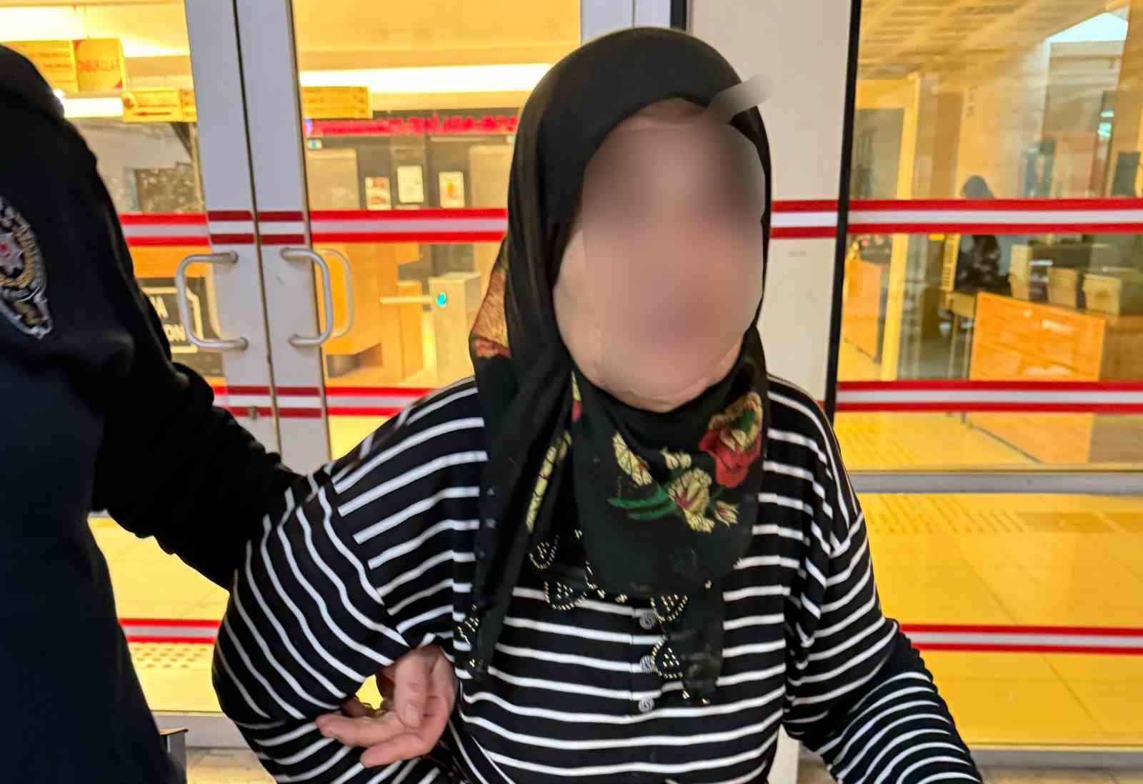 yasli kadin kendisine terlik atan yegenini bicakladi 0 WSqFSuCN