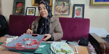 yasli-kadin-kurslarda-ureterek-huzur-buldu-cd2KQz7O.jpg