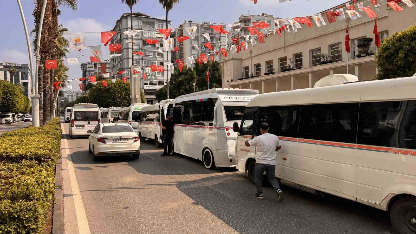 yasli kadin magdur oldu soforler protesto etti 1 cWXVgmip