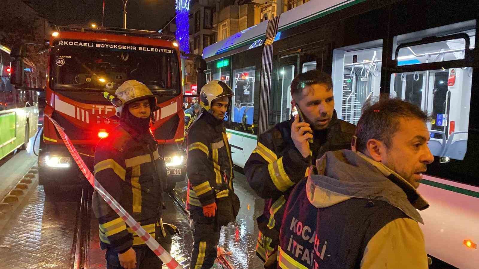 yasli kadin yolun karsisina gecmek isterken tramvayin altinda kaldi 2 dZzBdurp