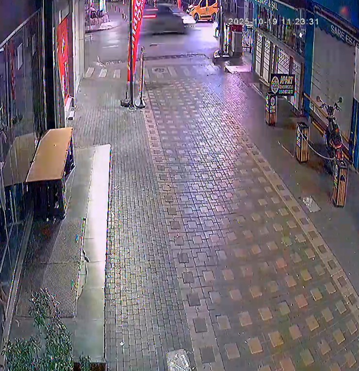 Yaşlı kadına otomobille çarpıp olay yerinden kaçan sürücü kayıplara karıştı 7 yasli kadina otomobille carpip olay yerinden kacan surucu kayiplara karisti 3 gORv45Uf
