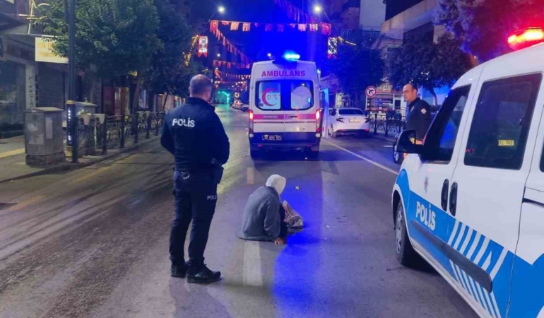 yasli-kadina-otomobille-carpip-olay-yerinden-kacan-surucu-kayiplara-karisti-aMQyyNXC.jpg