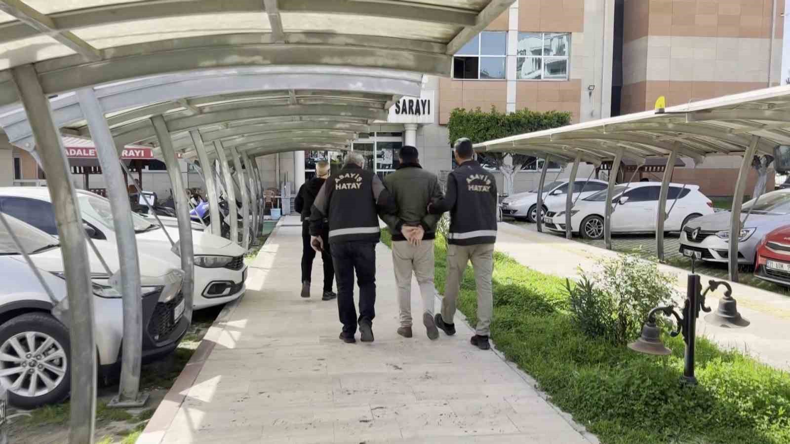Yaşlı kadını altınları için başına taşla vurarak ağır yaralayan komşusu çıktı 4 yasli kadini altinlari icin basina tasla vurarak agir yaralayan komsusu cikti 0