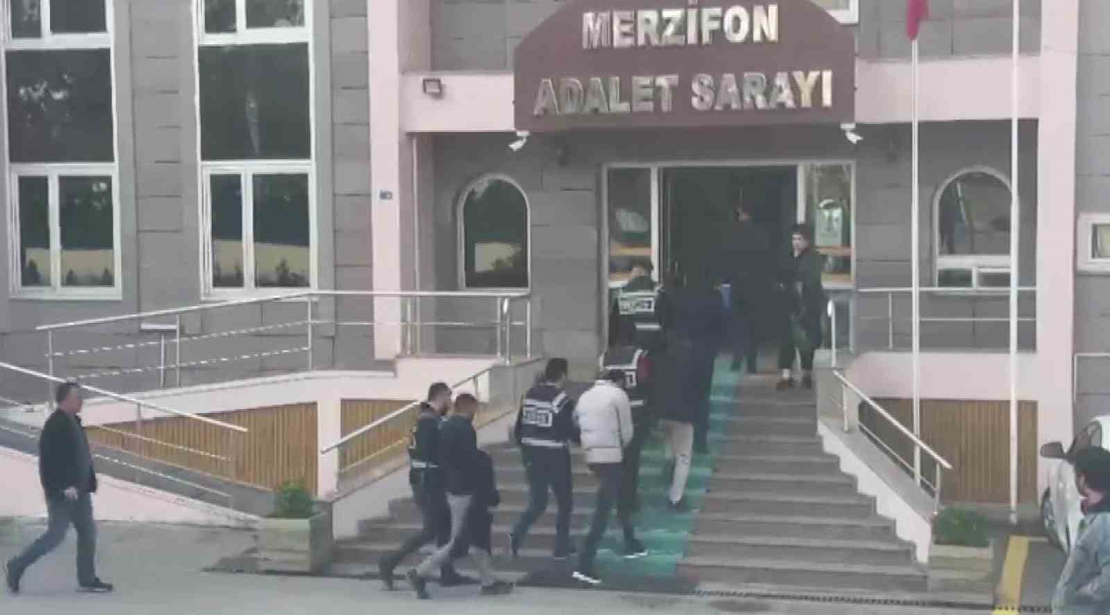Yaşlı kadını bir hafta içinde 2 defa ağlarına düşürdüler: 3,5 milyonluk vurgunun tüm şüphelileri yakalandı 5 yasli kadini bir hafta icinde 2 defa aglarina dusurduler 35 milyonluk vurgunun tum suphelileri kdmDvc4n