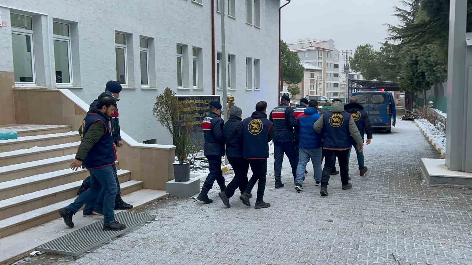 yasli kadini dolandiranlar jasattan kacamadi 0 ggG8fnQY