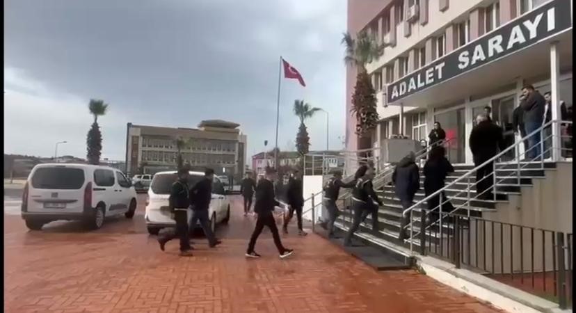 yasli kadini dolandirmak isteyen sahte baskomiser ve sahte savci gercek polislere yakalandi 1