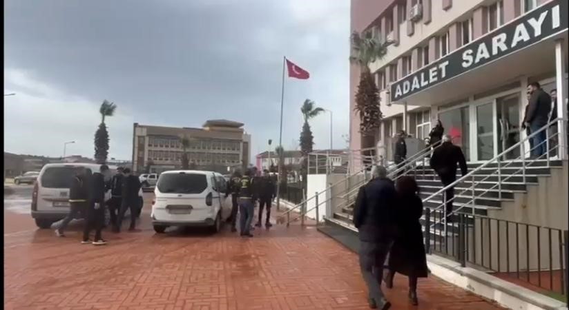 yasli kadini dolandirmak isteyen sahte baskomiser ve sahte savci gercek polislere yakalandi 2 4jIeu8hj
