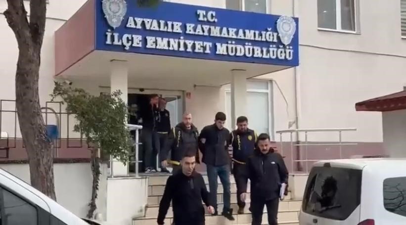 yasli kadini dolandirmak isteyen sahte baskomiser ve sahte savci gercek polislere yakalandi 4 YGWk6ndl