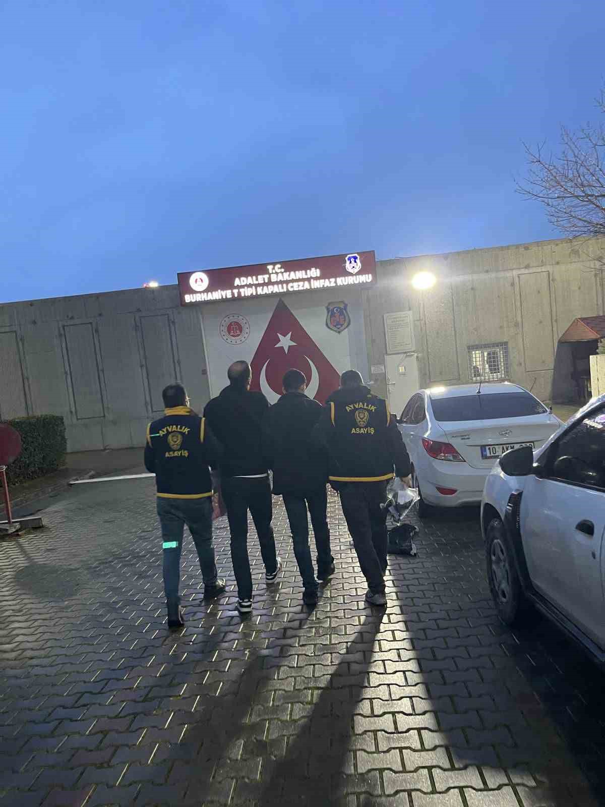 yasli kadini dolandirmak isteyen sahte baskomiser ve sahte savci gercek polislere yakalandi 6 QNgnGEWk