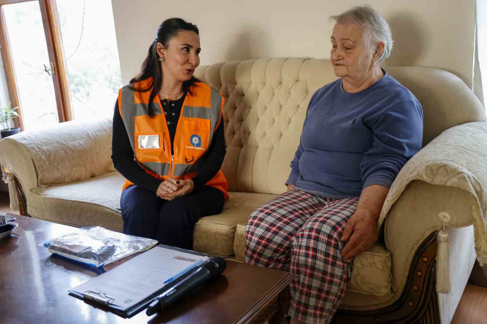 yasli kadinin bindigi otobuste unuttugu cuzdan evine kadar getirilip teslim edildi 1 1wAXLzLU