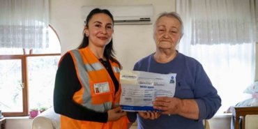 yasli-kadinin-bindigi-otobuste-unuttugu-cuzdan-evine-kadar-getirilip-teslim-edildi-6GUi4yGk.jpg