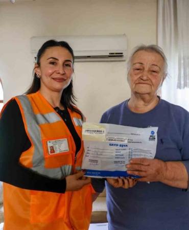 yasli-kadinin-bindigi-otobuste-unuttugu-cuzdan-evine-kadar-getirilip-teslim-edildi-6GUi4yGk.jpg