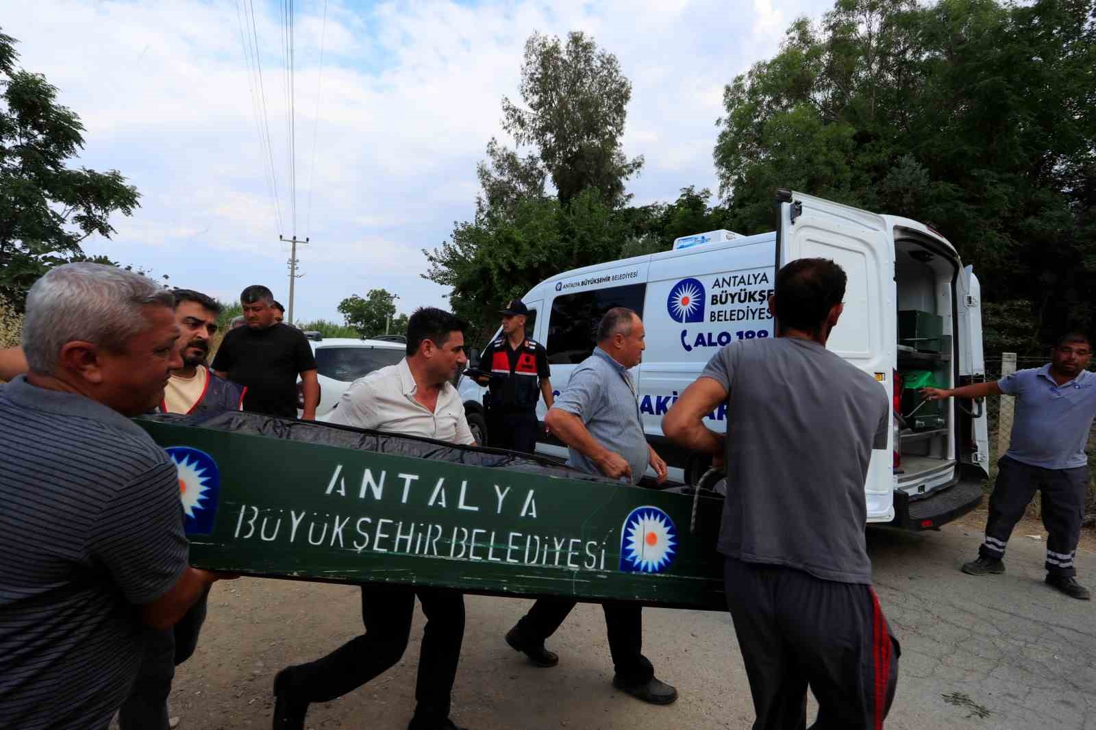 Yaşlı kadının cansız bedeni evine 4 kilometre mesafede sulama kanalında bulundu 5 yasli kadinin cansiz bedeni evine 4 kilometre mesafede sulama kanalinda bulundu 1 zl3NEnWa