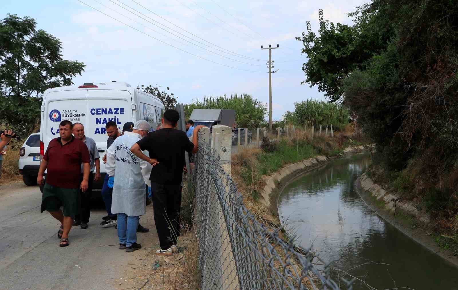 Yaşlı kadının cansız bedeni evine 4 kilometre mesafede sulama kanalında bulundu 7 yasli kadinin cansiz bedeni evine 4 kilometre mesafede sulama kanalinda bulundu 3 Q93UFW5g
