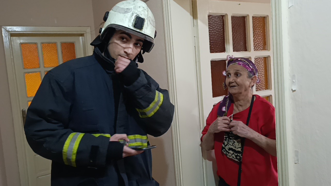 Yaşlı kadının ocakta unuttuğu makarna itfaiyeyi alarma geçirdi 5 yasli kadinin ocakta unuttugu makarna itfaiyeyi alarma gecirdi 1 cMVimfsa