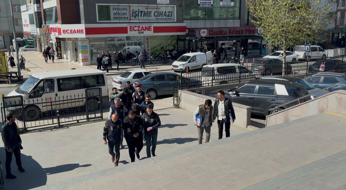 yasli kadinlari milyonluk vurgunla dolandirmislar 1