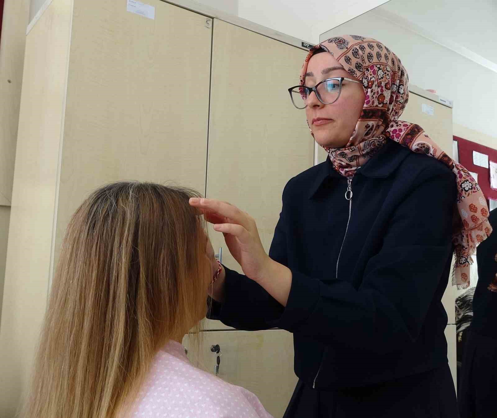 yaslilar hayatlarinda ilk defa kuaforde bakim yaptirdi 4 lVPRfXNE