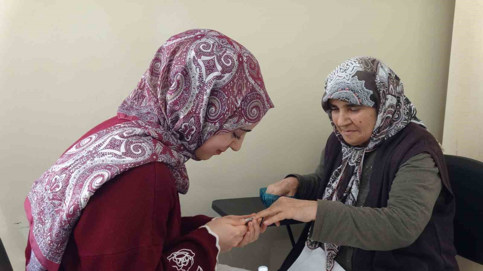 yaslilar hayatlarinda ilk defa kuaforde bakim yaptirdi 5 qTLEUaqF