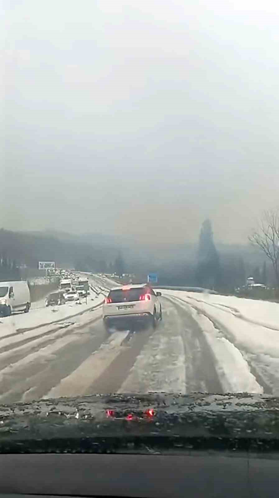 yatagan milas kara yolu dolu yagisi sonrasi beyaza burundu 2 qee7SakA